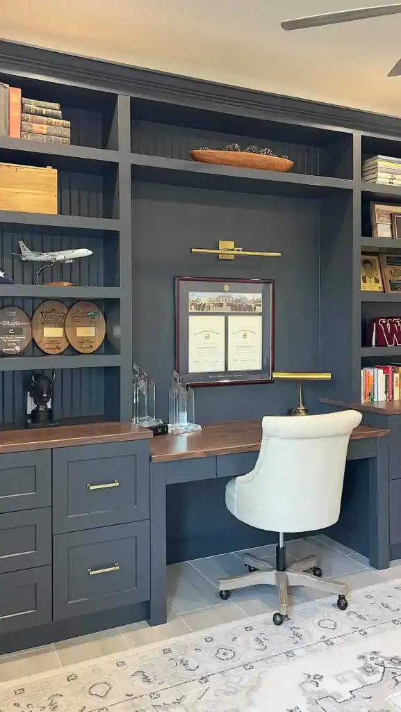 Built-in desk home office