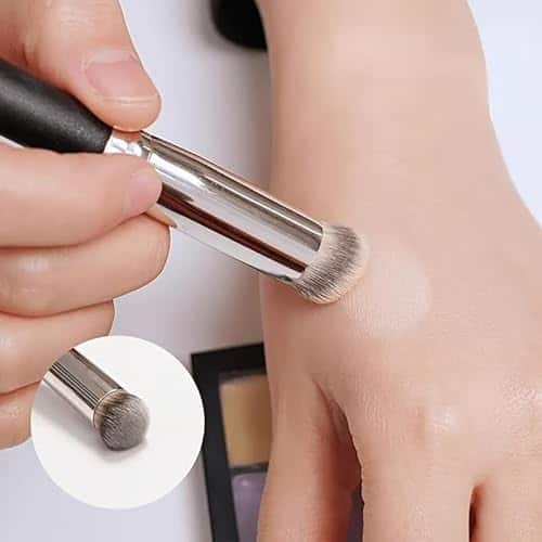 1Pc Concealer Brush for Under Eye Face Sun Spots Acne Blemishes Professional Makeup Brush for Liquid Cream Concealing Contouring Setting and Blending